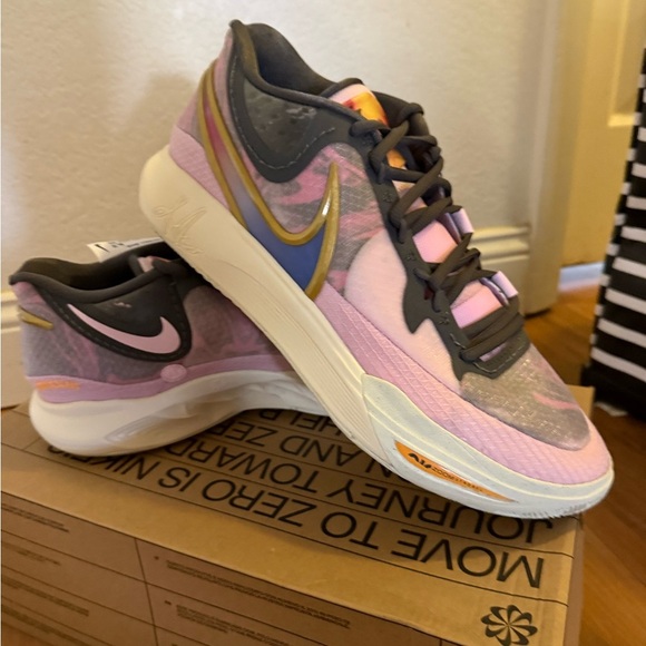 UNRELEASED Nike Men’s “Kyrie” sz.13 New - Picture 1 of 4